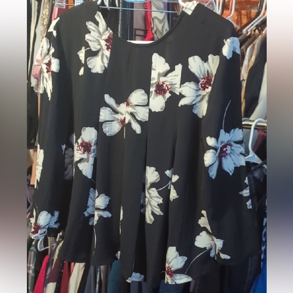 🌸✨ ANAMA Floral Blouse | Black & White | Size M | NWT